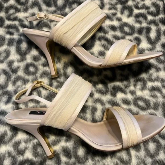 Nina women's cream sling back sandal with crepe toe strap, size 8. - Picture 2 of 5